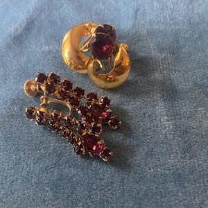 Vintage screw back purple rhinestone earrings